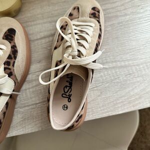 Women’s Cream Leopard Accent Casual Sneakers